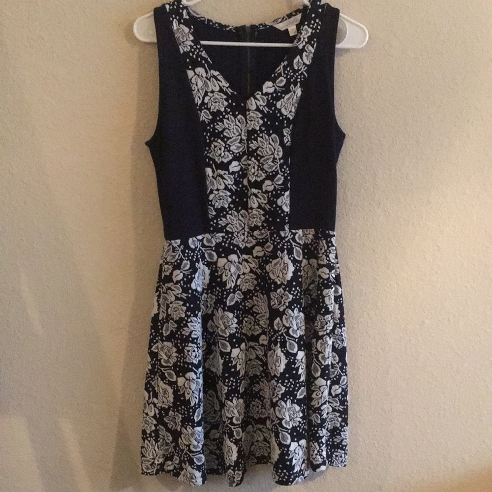 Navy dress w/ flattering embellishments